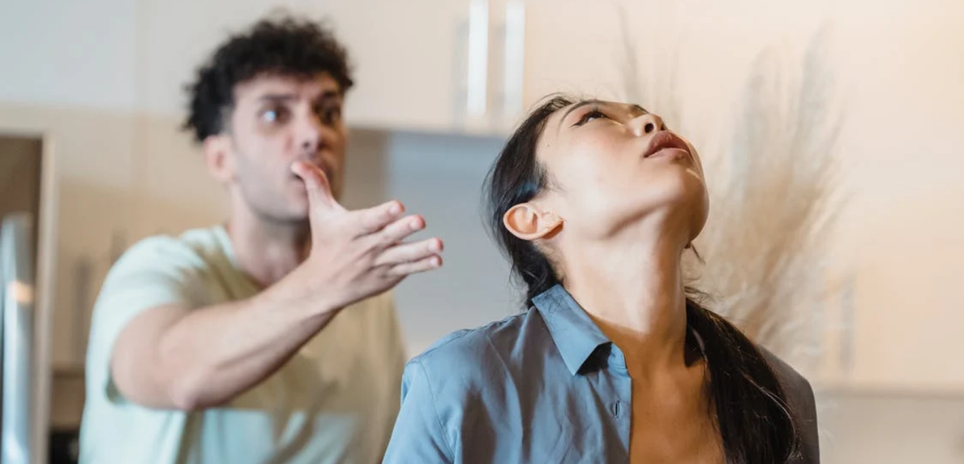 signs you are trapped in an emotionally abusive relationship